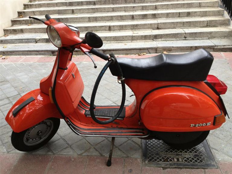 Policjanci odzyskali skradziony skuter. Złodziej na nim zasnął