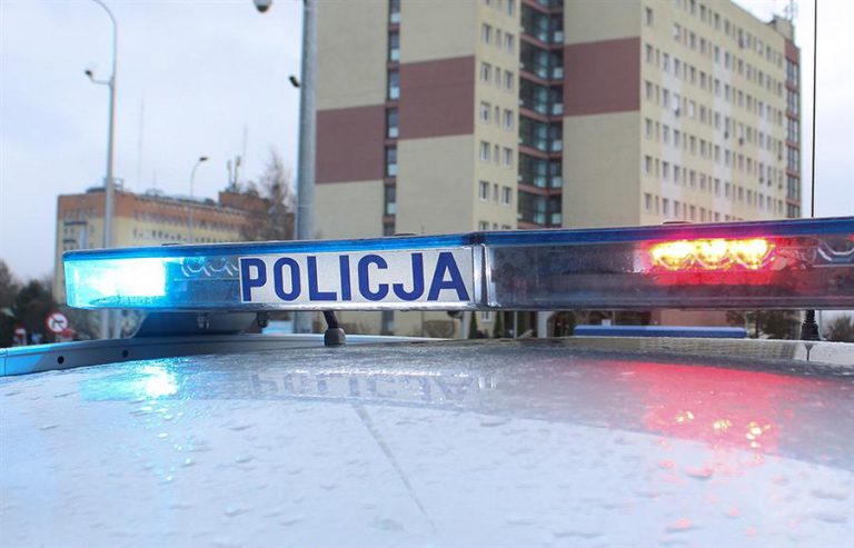 Policjanci eskortowali do szpitala miejskiego taks&oacute;wkę z rodzącą kobietą