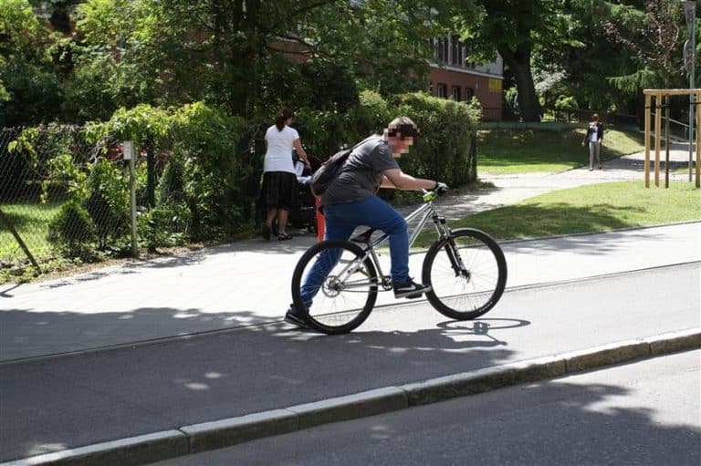 Olsztyńscy policjanci zatrzymali 16-letniego &bdquo;kozaka&rdquo;