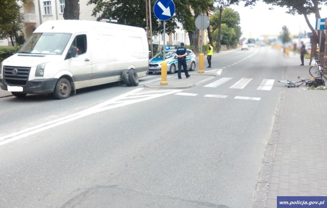 Koło oderwało się od busa i uderzyło w pieszych