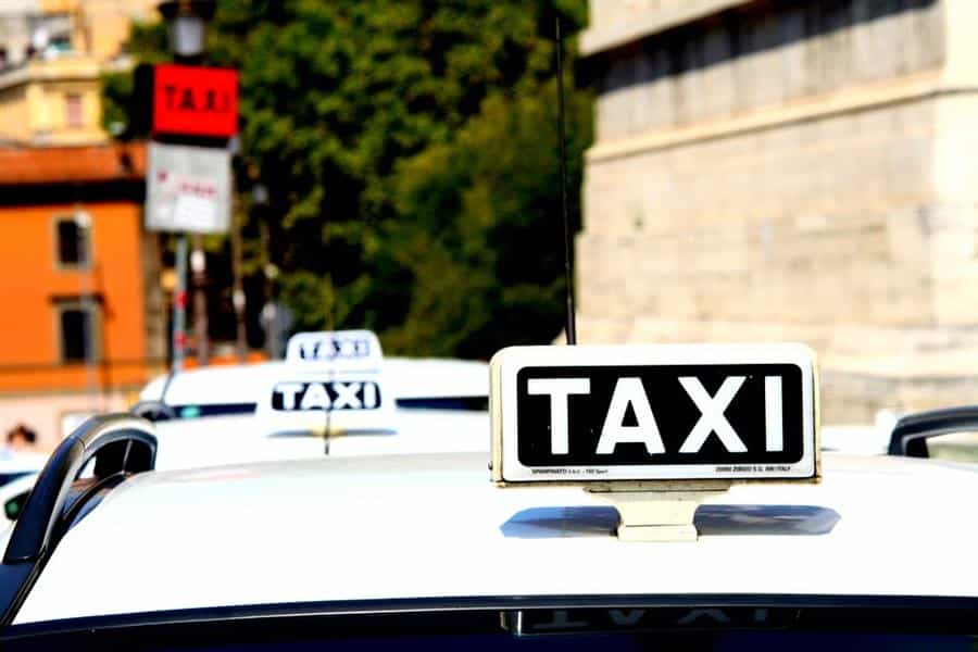 Pasażerowie taksówki wezwali policję, bo kierowca przekroczył prędkość