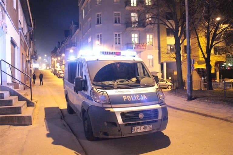 Załatwiał przez okno potrzebę fizjologiczną wprost na balkony sąsiad&oacute;w