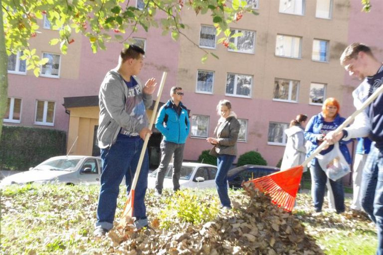 Niepełnosprawni sprzątali Nag&oacute;rki