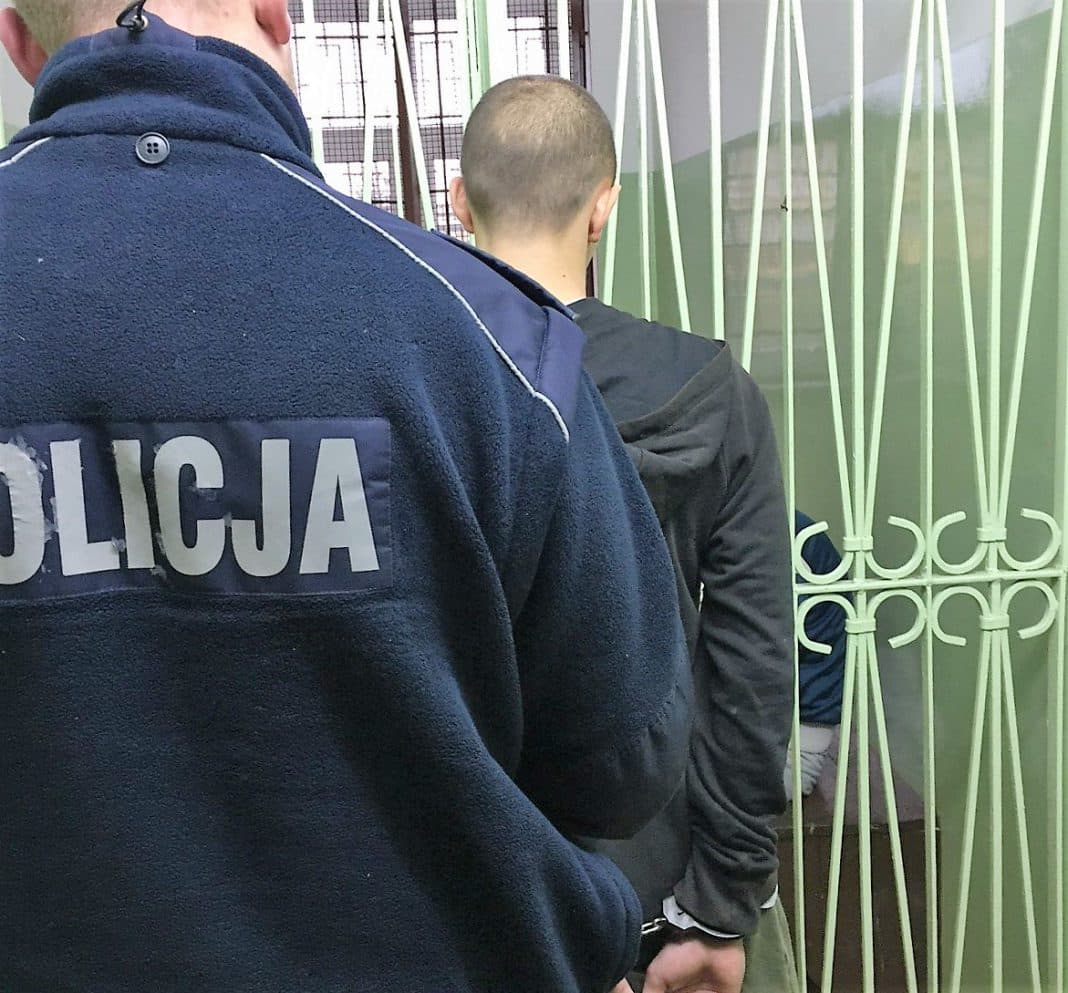 Napadł na 37-latkę i wyrwał jej torebkę