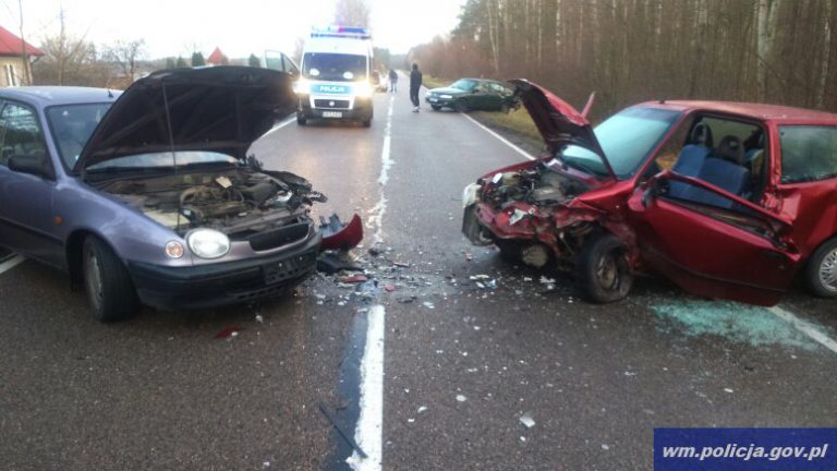 Czołowo zderzenie Seicento z Corollą