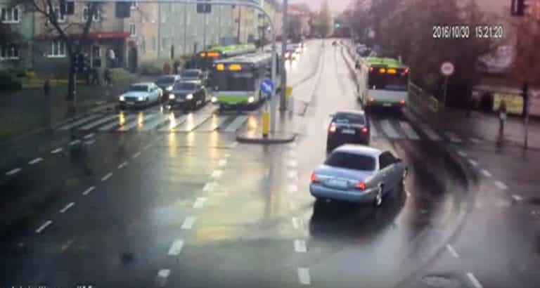 Kolizja na ul. Limanowskiego. Cztery pojazdy uszkodzone