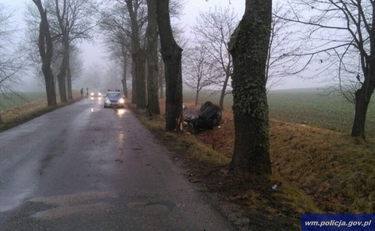 23-letni kierowca citroena w stanie ciężkim trafił do szpitala