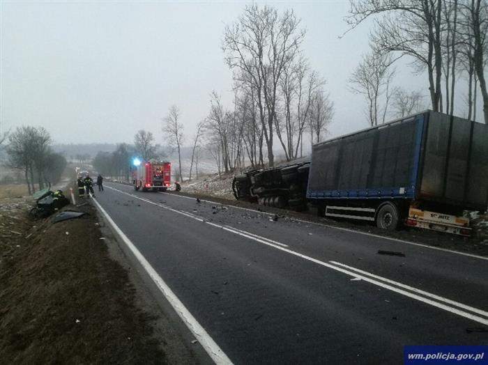 Samoch&oacute;d ciężarowy zderzył się z osob&oacute;wką