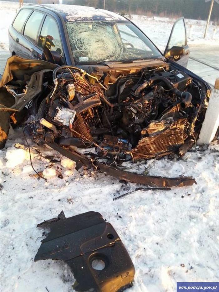 Wjechał w szynobus i uciekł