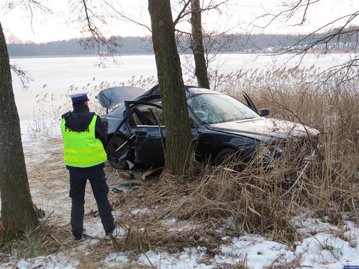 Jeździł BMW po lodzie. Pasażer zginął na miejscu
