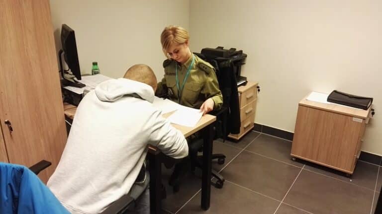 Chciał polecieć do Londynu, a wylądował w areszcie