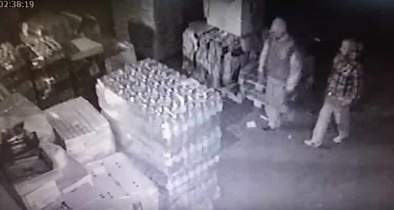 Ukradli 280 puszek piwa. Wszystko wypili w dwa dni