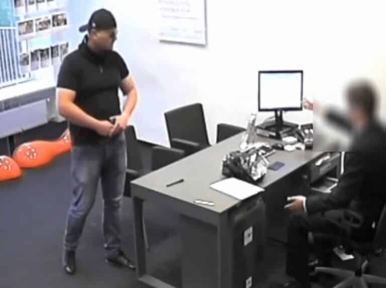 Napad na bank na Jarotach. Nagranie z monitoringu