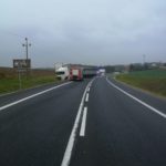 Zderzenie osobówki z autem ciężarowym pod Olsztynem
