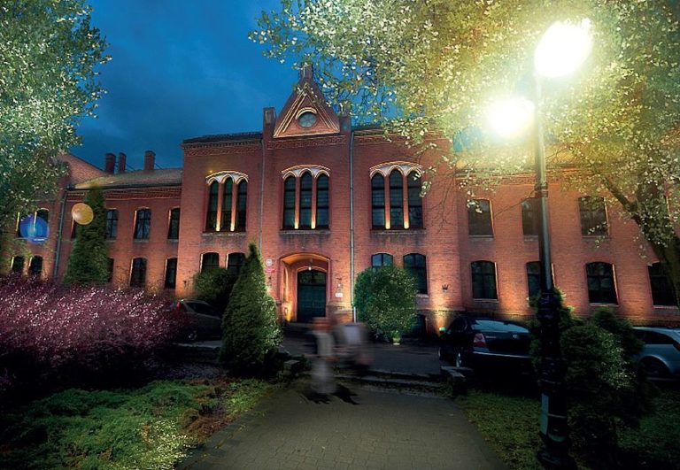 Kolejny śr&oacute;dmiejski obiekt zyska dodatkowe oświetlenie