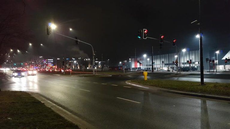 Sygnalizacja przy Leroy Merlin już działa. Al. Sikorskiego zakorkuje się?