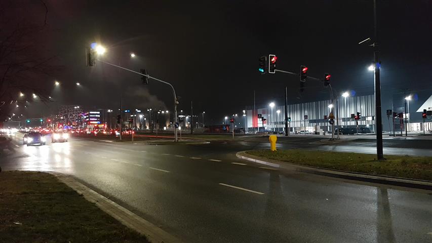 Sygnalizacja przy Leroy Merlin już działa. Al. Sikorskiego zakorkuje się?