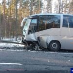Wypadek pod Olsztynem. Trzy osoby nie żyją. Zderzyły się pojazdy w tym autobus z dziećmi [AKTUALIZACJA]
