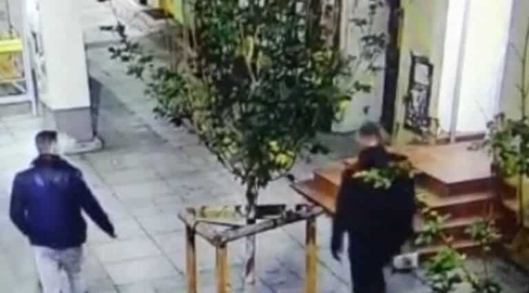 Na ul. Pieniężnego pod Żabką okradli nastolatków. Udawali policjantów