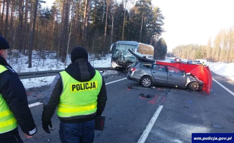 Wypadek pod Olsztynem. Trzy osoby nie żyją. Zderzyły się pojazdy w tym autobus z dziećmi [AKTUALIZACJA]