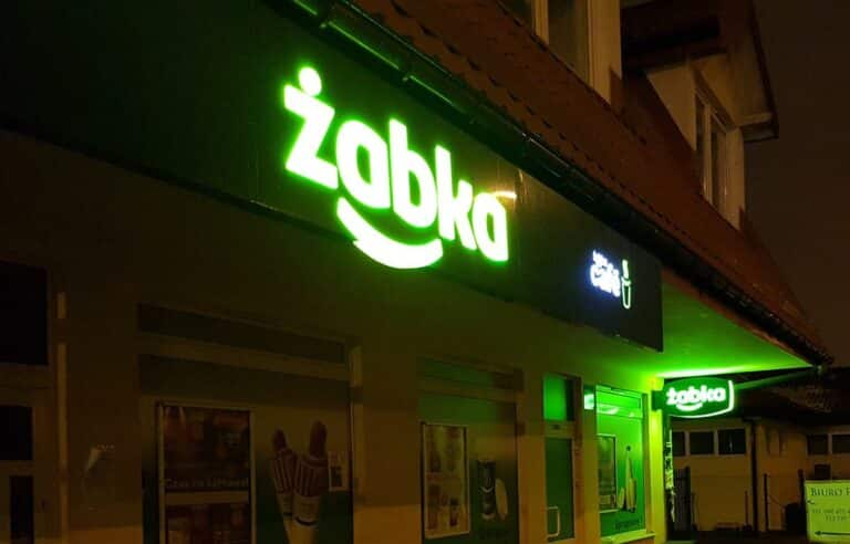 Żabka wycofuje podejrzane mięso. To produkty z wołowiny. Apel do klient&oacute;w