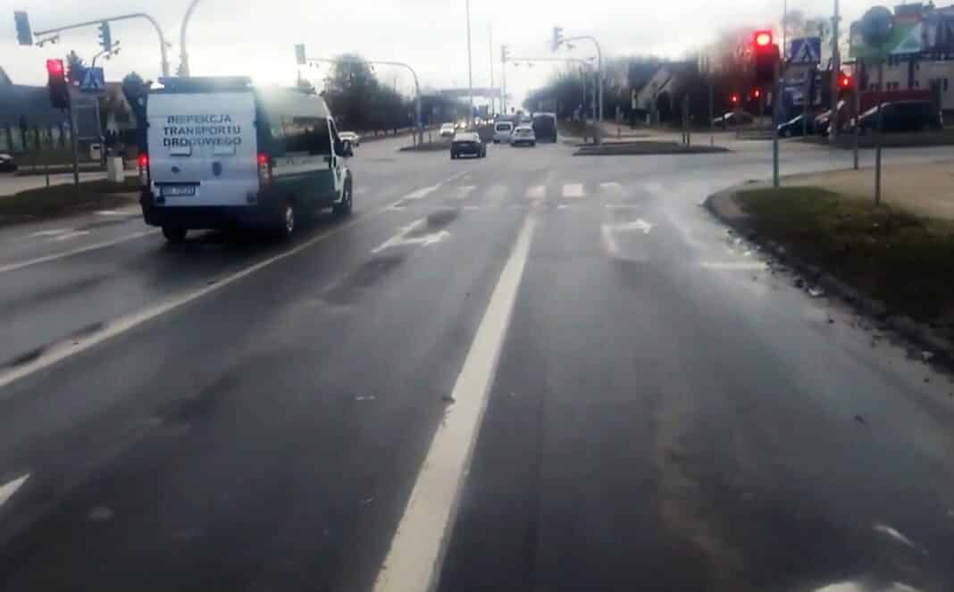 Kierowca z Olsztyna nagrał jak ITD łamie przepisy. Będzie mandat? [WIDEO]