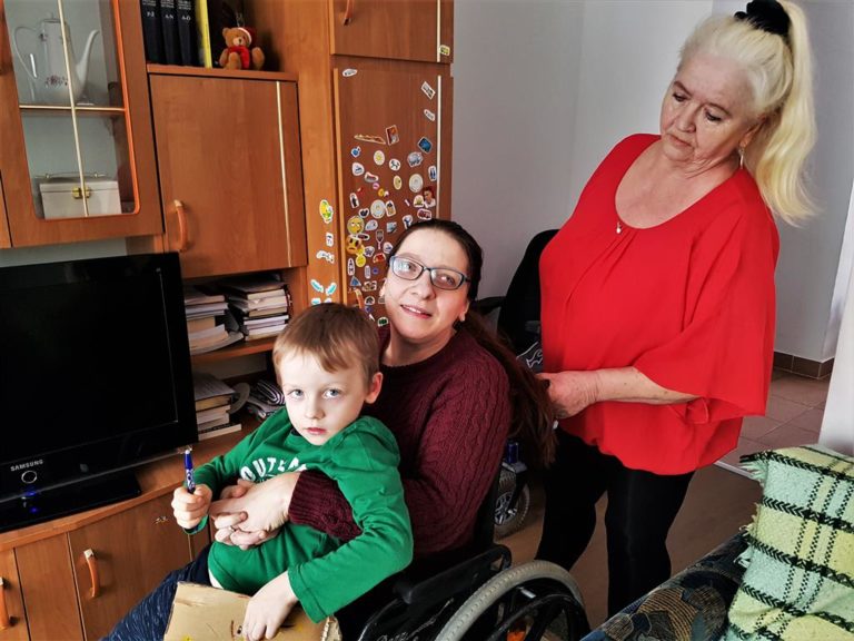 Pom&oacute;żmy pani Magdzie z Olsztyna. Jest niepełnosprawna i samotnie wychowuje 6-letniego synka