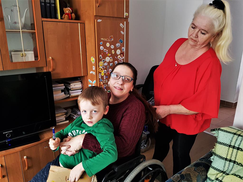 Pomóżmy pani Magdzie z Olsztyna. Jest niepełnosprawna i samotnie wychowuje 6-letniego synka