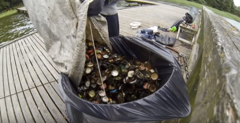 Ale wstyd! Oto co wrzucają studenci do jeziora w Kortowie [WIDEO]