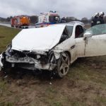 Wypadek pod Olsztynem. Mercedes wpadł w poślizg. Kierowca w szpitalu [FOTO]