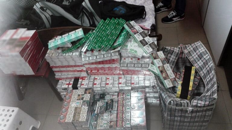 Nielegalne papierosy w aucie i na posesji o łącznej wartości 61 tys. zł