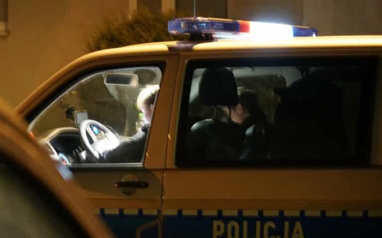 Złodzieje złapani na gorącym uczynku. Grozi im 7 lat, a dodatkowo dostali mandaty za wychodzenie z domu