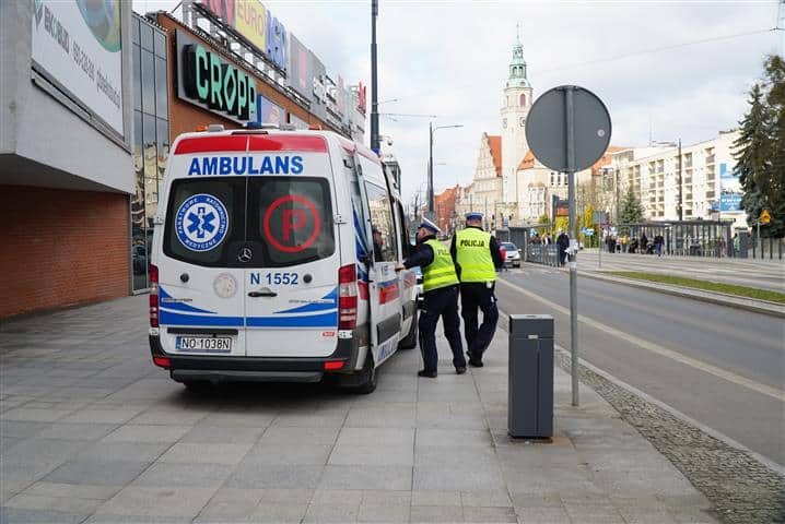 Potrącenie 15-latka w centrum Olsztyna. Kierowca uciekł z miejsca zdarzenia [FOTO]