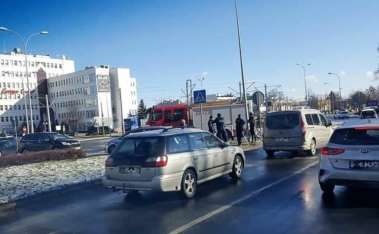 Staranował lusterkiem rowerzystę!