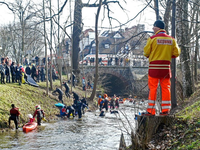 Ponad 200 płetwonurk&oacute;w powitało wiosnę spływem Łyną