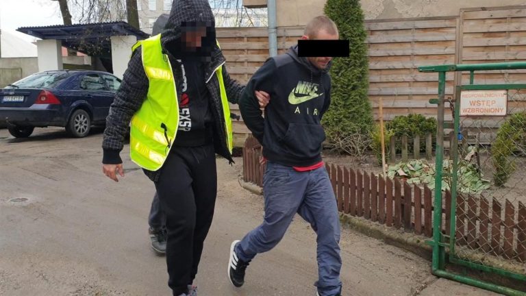 Wezwali straż bo nie mieli kluczy? &bdquo;Geniusze&rdquo; z Dworcowej to bracia. Dziś usłyszeli zarzuty [WIDEO]