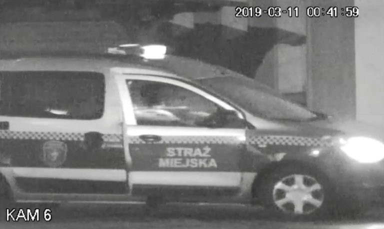 Włamał się do kiosku z pamiątkami na olsztyńskiej star&oacute;wce [WIDEO]