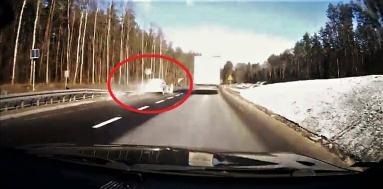 Pędził do Olsztyna, ale nie zauważył zwężenia drogi. Tak się kończy zagapienie [WIDEO]