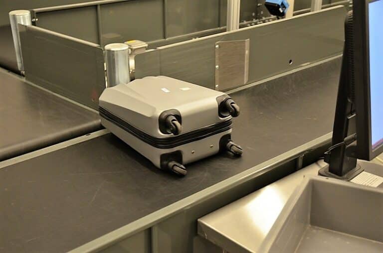 Niemiecki poczucie humoru na lotnisku w Szymanch. Żartowniś twierdził, że ma dynamit w walizce