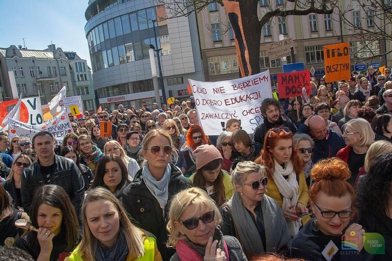 Prezydent Grzymowicz: &ndash; Będzie wynagrodzenie dla nauczycieli za czas strajku