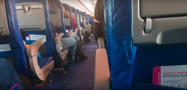 Czy leci z nami pilot? Chwilę grozy w samolocie z Londynu do Szyman [WIDEO]