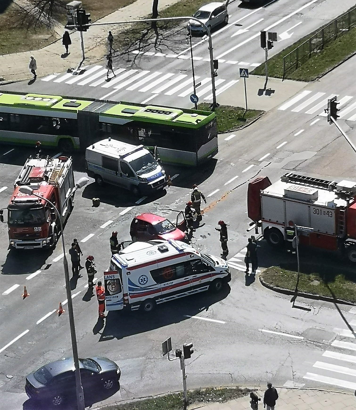 Wypadek na ulicy Dworcowej. Kobieta trafiła do szpitala [FOTO]