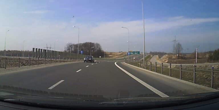 Jazda pod prąd na obwodnicy Olsztyna [WIDEO]