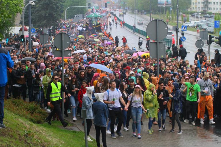 Parada Wydział&oacute;w. Pełna fotorelacja z Kortowiady [FOTO]