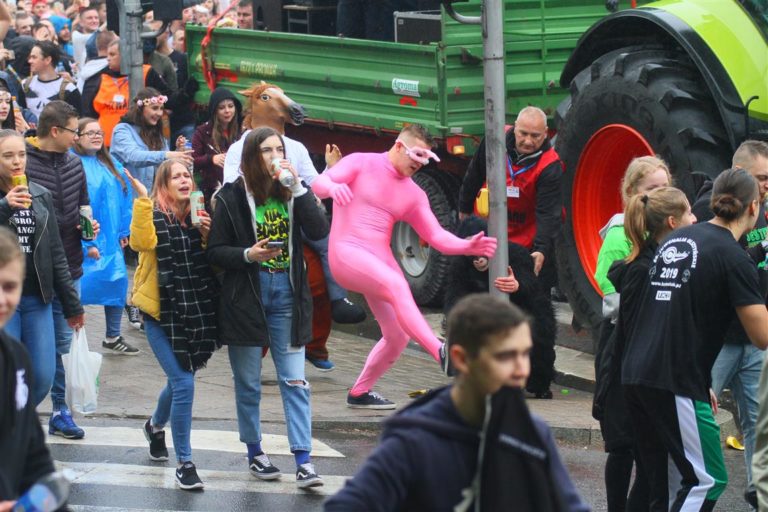 Parada Wydział&oacute;w. Pełna fotorelacja z Kortowiady [FOTO]