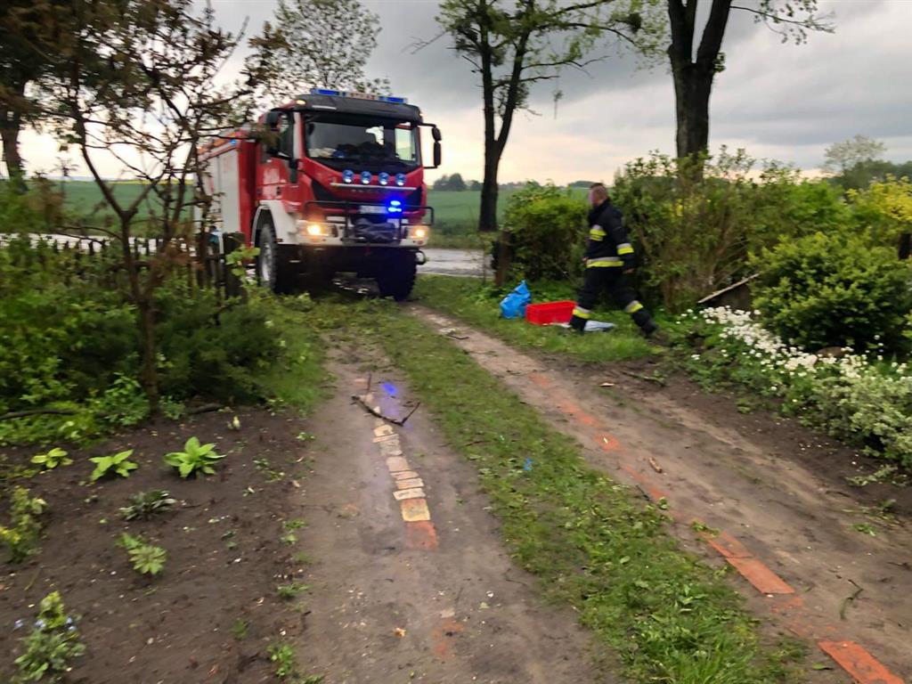 Tornado pod Olsztynem zerwało dachy i połamało drzewa [FOTO]