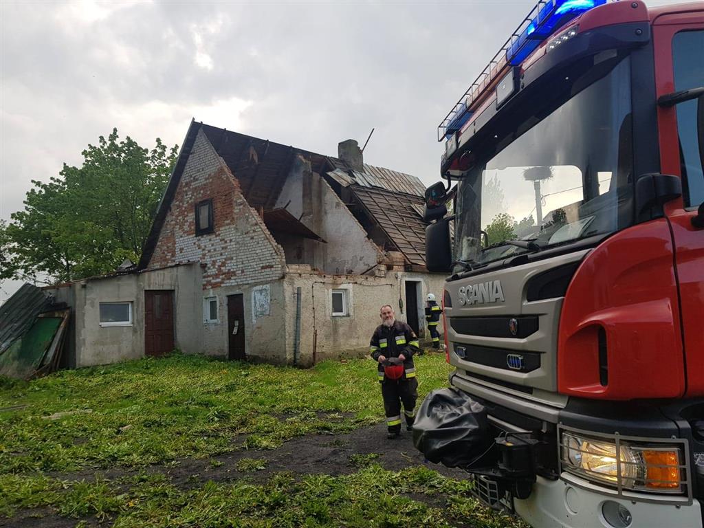 Tornado pod Olsztynem zerwało dachy i połamało drzewa [FOTO]