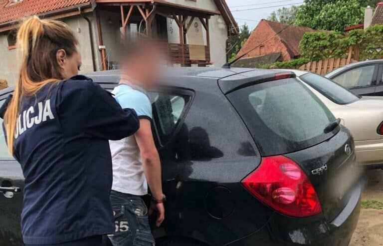 Animalsi i policja odebrali psa właścicielowi, kt&oacute;ry wrzucał go do rzeki