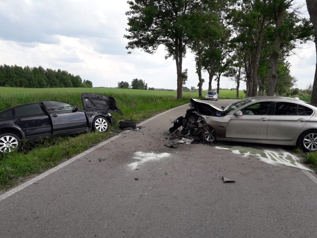 Wypadek niedaleko Olsztyna. Poszkodowany został przetransportowany śmigłowcem do szpitala [FOTO]