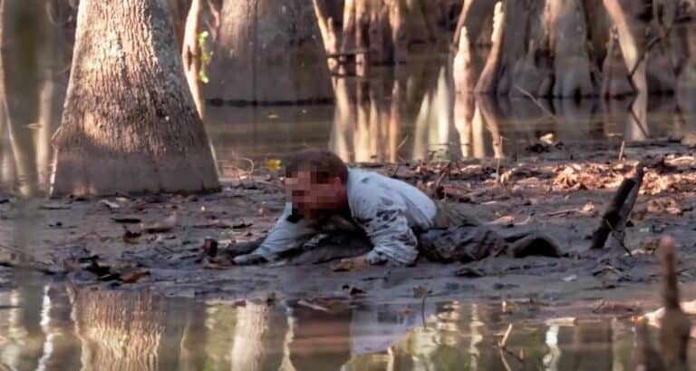 Utknął w bagnie pod Olsztynem. Prawie umarł